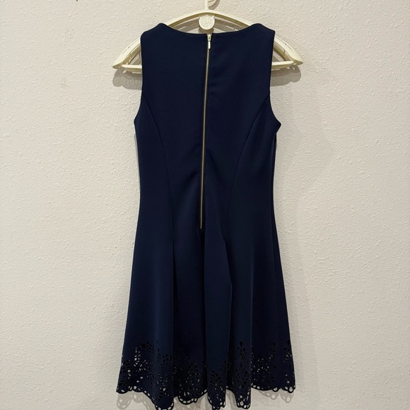 Spense V-neck Sleeveless Dress Laser Cut Pleated Party Wedding Navy Women’s Sz 8 - Picture 3 of 13